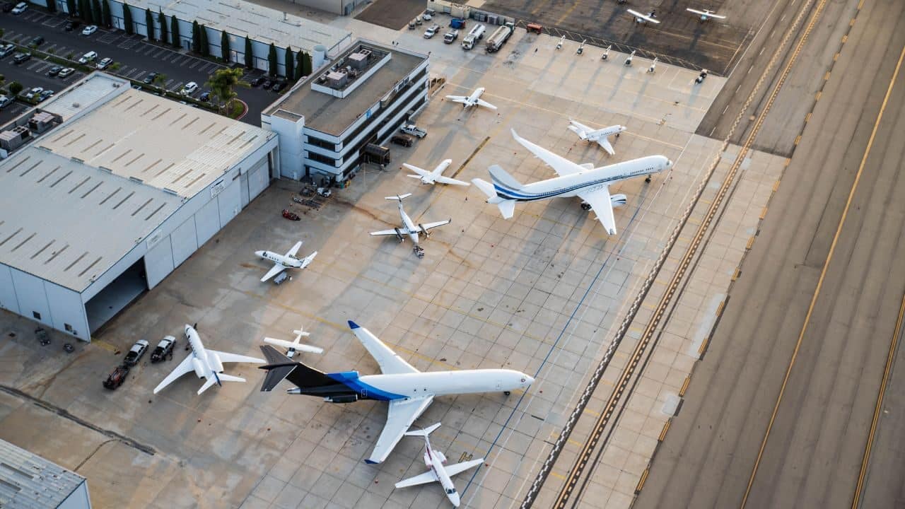 What Are the Differences Between Wet Lease, Dry Lease & Leaseback for Aircraft?