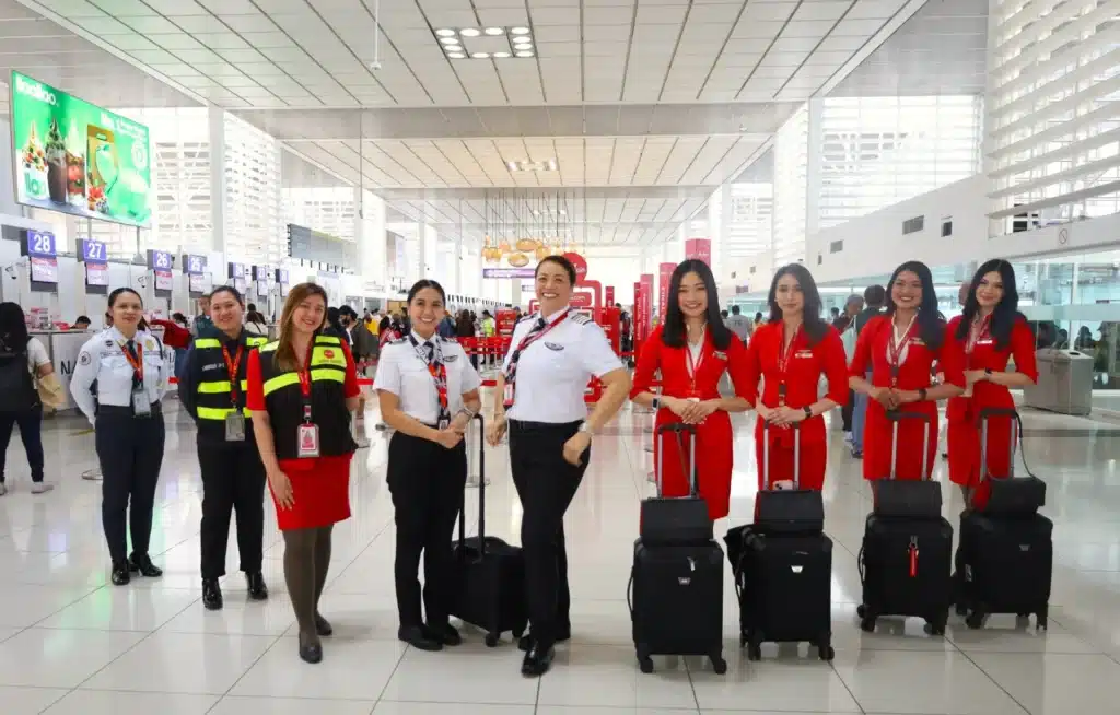 How Much Do AirAsia Pilots Earn in 2026? Salary Breakdown & Career Insights 4 AirAsia flight crew in professional uniform