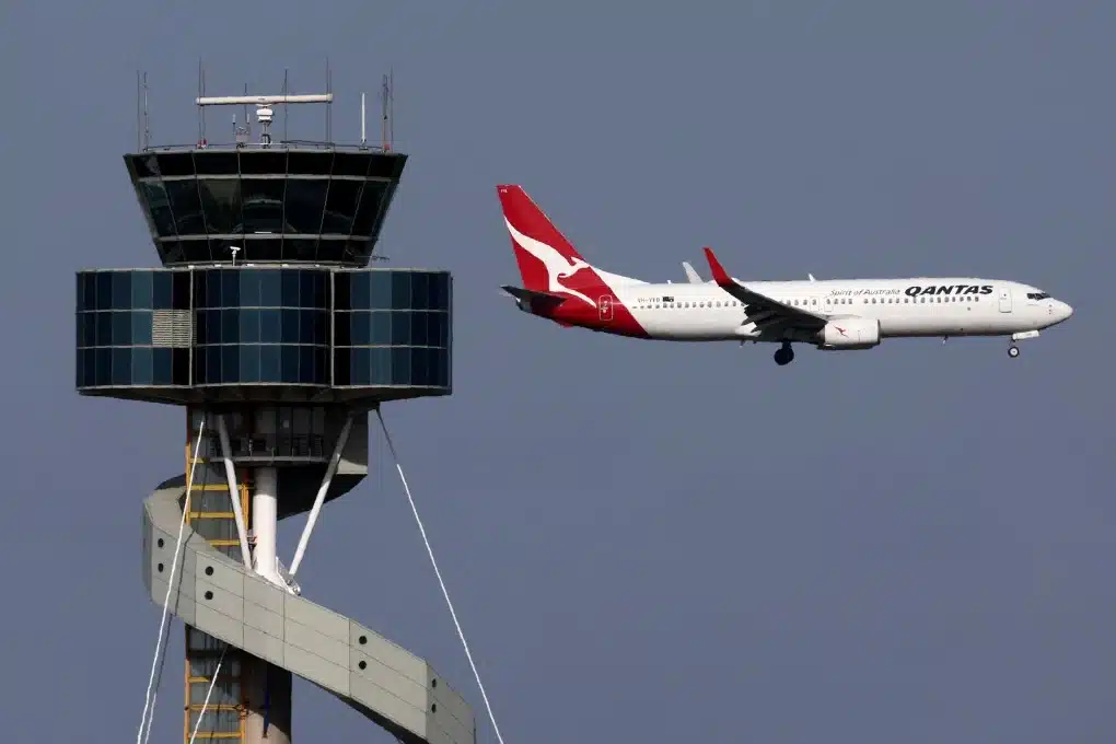 These Airlines Don't Serve Alcohol - Here's Why 4 Commercial airliner on final approach to runway